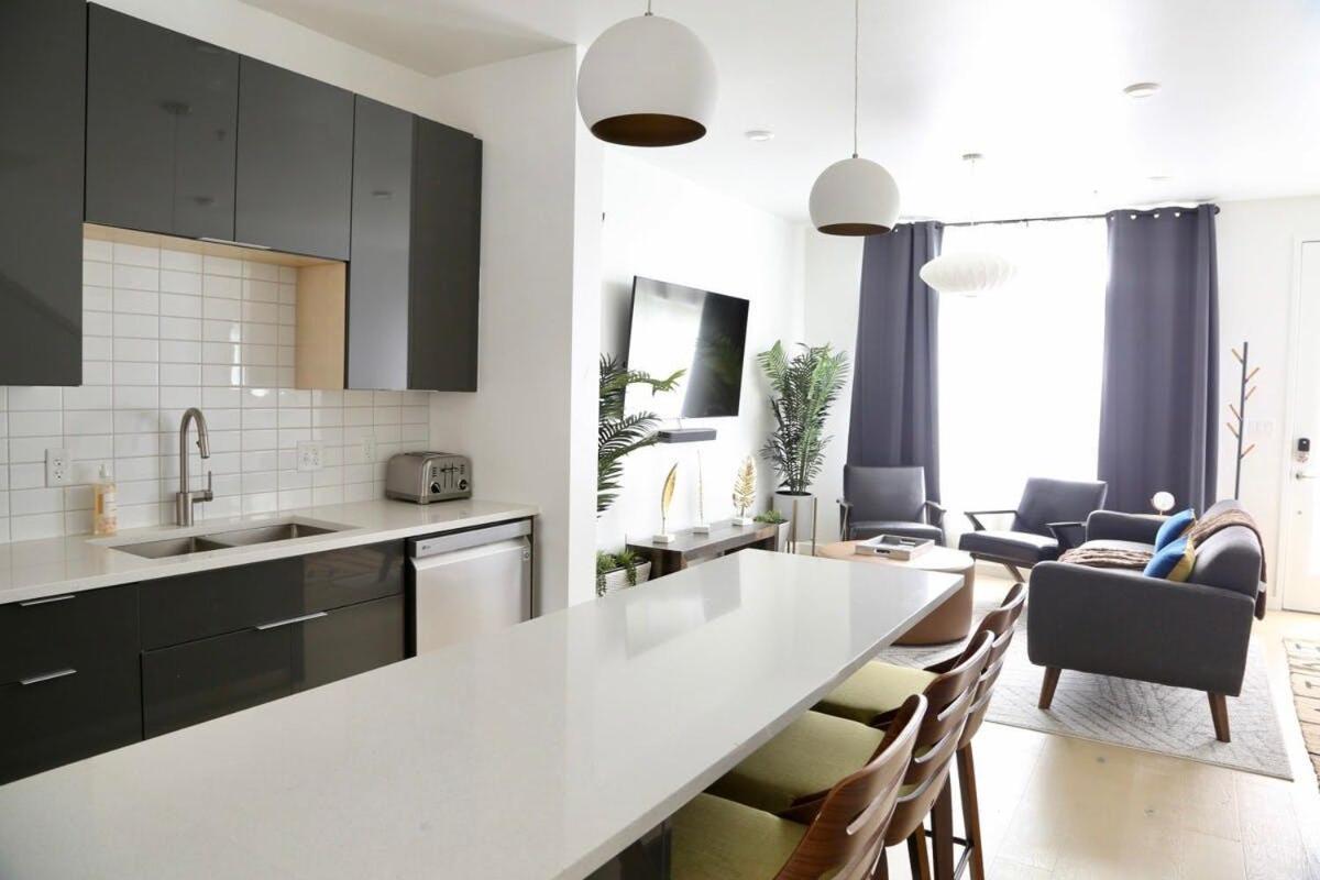 Walk To Downtown Ut Sports Famous Dining And Abundant Nightlife From This Luxury Condo W 3 Restaurants In The Complex 奧斯汀 外观 照片