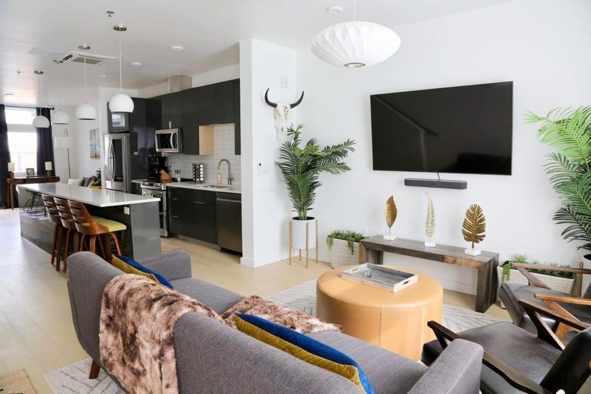 Walk To Downtown Ut Sports Famous Dining And Abundant Nightlife From This Luxury Condo W 3 Restaurants In The Complex 奧斯汀 外观 照片