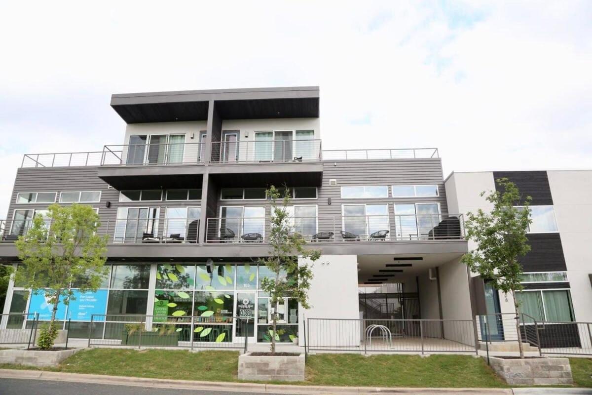 Walk To Downtown Ut Sports Famous Dining And Abundant Nightlife From This Luxury Condo W 3 Restaurants In The Complex 奧斯汀 外观 照片