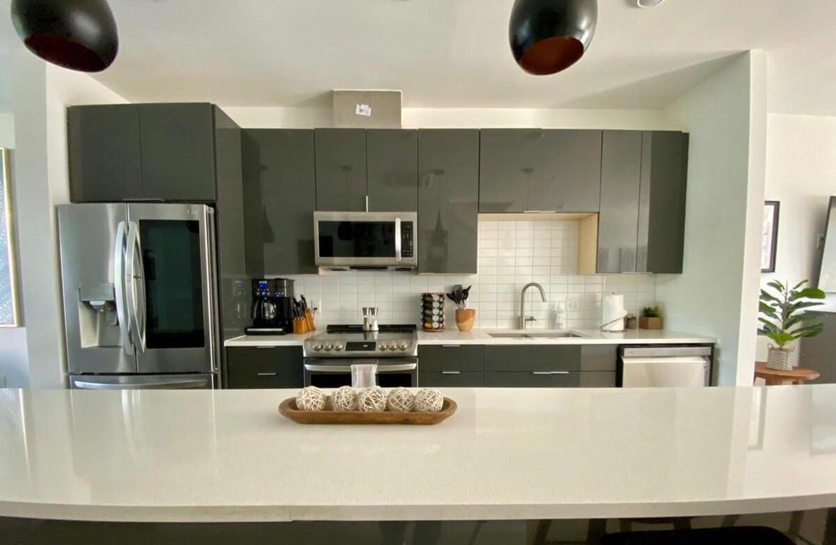 Walk To Downtown Ut Sports Famous Dining And Abundant Nightlife From This Luxury Condo W 3 Restaurants In The Complex 奧斯汀 外观 照片