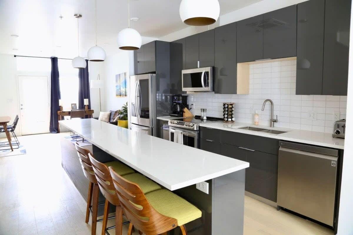 Walk To Downtown Ut Sports Famous Dining And Abundant Nightlife From This Luxury Condo W 3 Restaurants In The Complex 奧斯汀 外观 照片