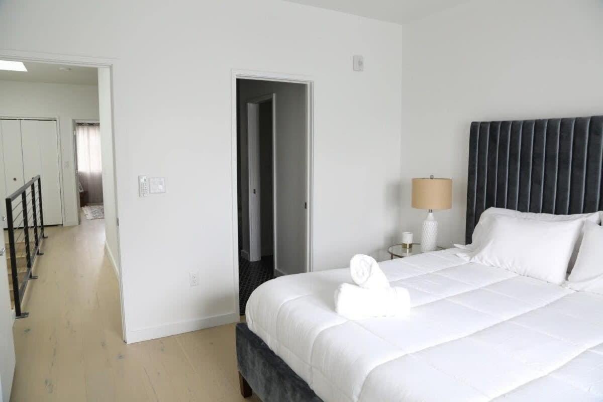 Walk To Downtown Ut Sports Famous Dining And Abundant Nightlife From This Luxury Condo W 3 Restaurants In The Complex 奧斯汀 外观 照片