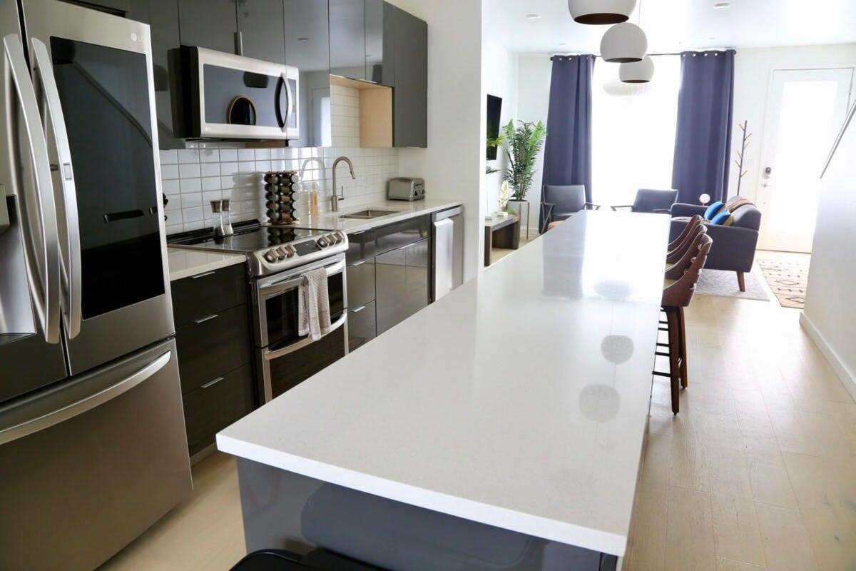 Walk To Downtown Ut Sports Famous Dining And Abundant Nightlife From This Luxury Condo W 3 Restaurants In The Complex 奧斯汀 外观 照片
